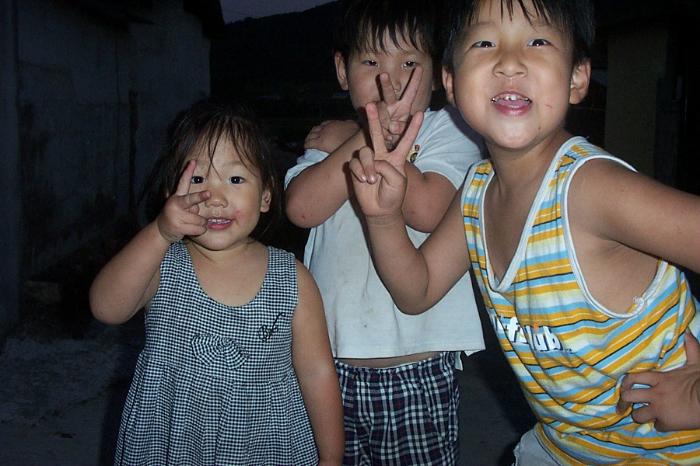 three children001.jpg